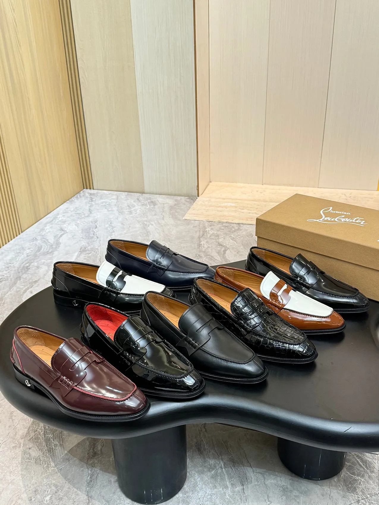 [CL red sole shoes] Top P: 1020💰 Size 39-44 (⚠️38.45.46.47 custom-made, non-returnable and non-exchangeable) 🆑High-end men's business formal leather shoes, original authentic top quality goods ••✅💯 Top original order purchasing agent! Original imported patterned cowhide ➕Imported cowhide lining ➕Cowhide feet ➕Original leather outsole~🉑️Feel free to compare the authentic ones!